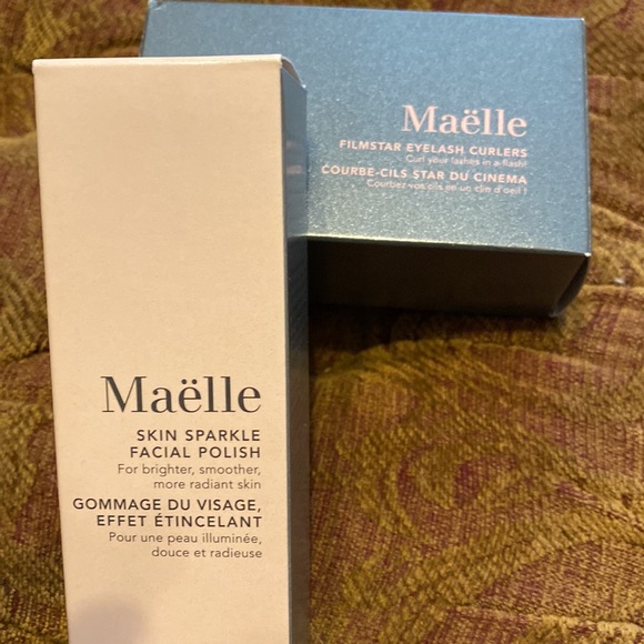 Skin Sparkle Facial Polish & Eyelash Curlers - Picture 3 of 4